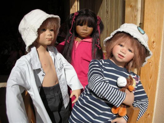 Askari, Kavita, Eddie