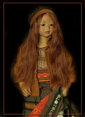 Setina mit brauner Per&uuml;cke