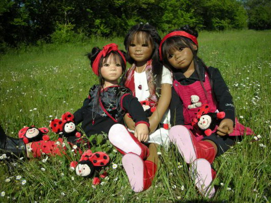 Kiomi, Mugi, Kavita