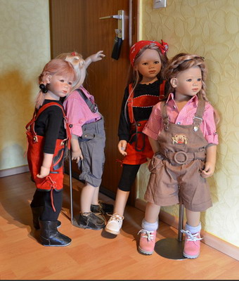 Lizzi, Nandini, Ajescha, Jinka