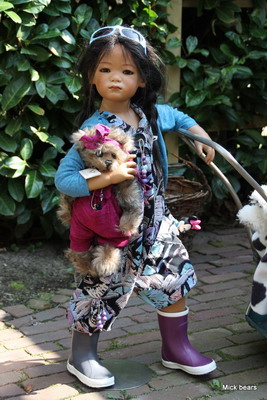 Marjoleins Tscharle mit Spielgef&auml;hrten