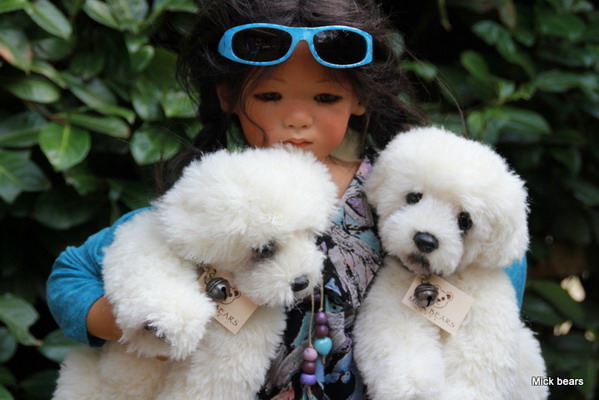 Marjoleins Tscharle mit Spielgef&auml;hrten