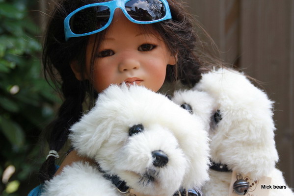 Marjoleins Tscharle mit Spielgef&auml;hrten