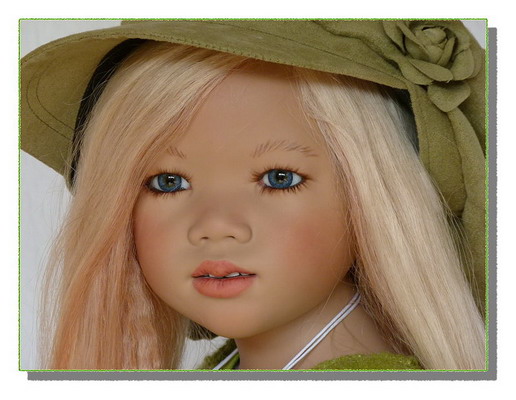 Mera mit blonder Per&uuml;cke